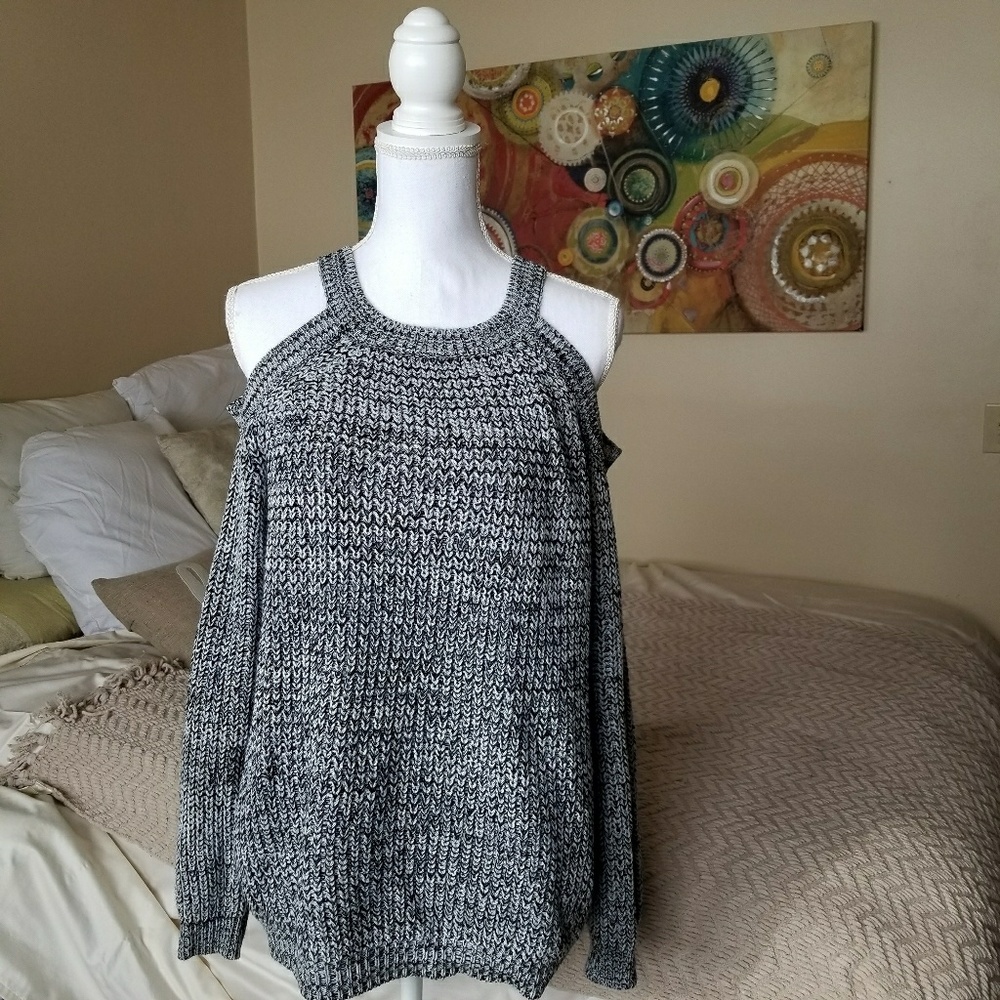 *SOLD* Cold shoulder gray sweater like new!